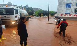Kırşehir'de sağanak yağış sele dönüştü