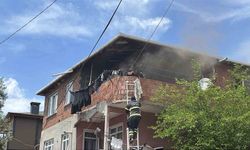 Kocaeli'de korkutan yangın: Balkonda mahsur kalan anne ve bebeği itfaiye kurtardı