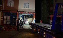 Kontrolden çıkan kamyon markete girdi: 1 ağır yaralı