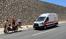 Kontrolden çıkan motosiklet devrildi: 1 yaralı