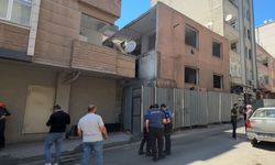 Küçükçekmece'de yıkım sırasında çöken duvarın altında kalan 3 işçi yaralandı