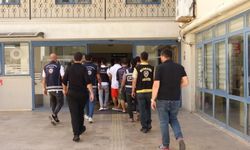 Marmaris'te göçmen kaçakçılığı operasyonunda yakalanan 7 şüpheli tutuklandı