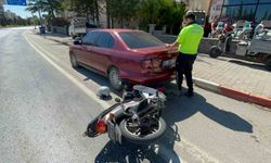 Motosiklet sürücüsünün ölümden döndüğü kaza anı kameraya yansıdı