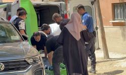Seslendikleri annelerini yatağında cansız buldular