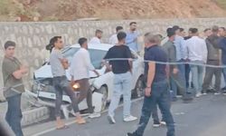 Siirt'te düğün konvoyunda korkutan kaza: 2 yaralı