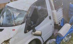 Sivas'ta kontrolden çıkan kamyonet duvara çarptı: 4 yaralı