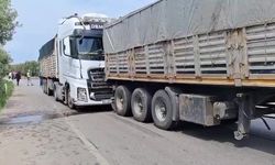Tırlar çarpıştı facianın eşiğinden dönüldü