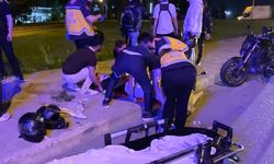 Emniyet şeridinde bekleyen motosikletlere çarptı: 3 yaralı