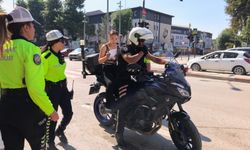 Bursa’da kimliğini unutan öğrenciyi sınava polis yetiştirdi