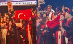 Türk bayrağı açtıkları için yuhalandılar, bayrağı öperek karşılık verdiler