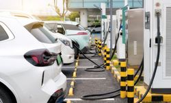 Benzinden kaçan elektrikliye koşuyor