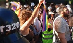 İzmir'de Onur Yürüyüşü'ne polis müdahalesi
