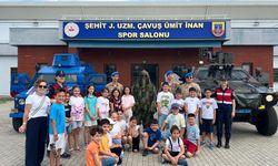 Minik öğrenciler Bursa İl Jandarma Komutanlığı'nı ziyaret etti