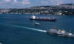 İstanbul Boğazı'nda gemi trafiği askıya alındı