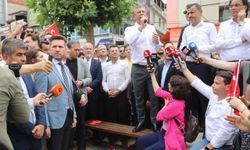 Özgür Özel'den bank üstünde miting