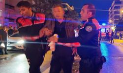 Öfkeli baba kızını rahatsız eden gencin kulağını kesti