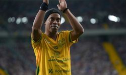 Ronaldinho sahalara dönmeye hazırlanıyor