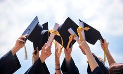 Yurt dışına çıkmadan alınan diplomalar iptal edildi