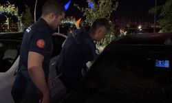 Hem suçlu hem güçlü: Bebeğini arabada unuttu, hıncını gazetecilerden çıkardı
