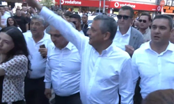 Özel’den hak kaybı yaşayan emeklilere destek sözü