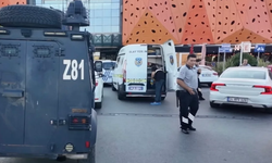 AVM’de silahlı saldırı: 2 kişi yaralandı