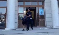 Ayrılma aşamasındaki eşine çocuklarının önünde saldırdı