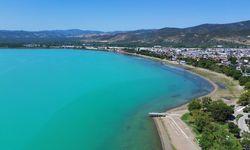 İznik Gölü turkuaza büründü, görenleri mest etti