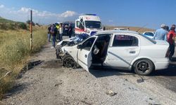 İki otomobil çarpıştı: 2’si ağır 6 yaralı