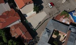 Tarihi mezarın üzeri çakıl taşlarıyla kapatılıp otopark görünümü verildi