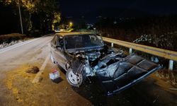 Bursa'da kontrolden çıkan araç refüje çarptı