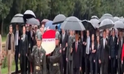 Yeni Parti'nin ilk ziyareti Anıtkabir'e