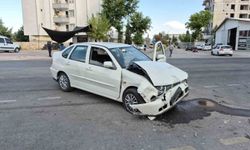 Adıyaman'da iki otomobil çarpıştı: 1'i ağır 3 yaralı