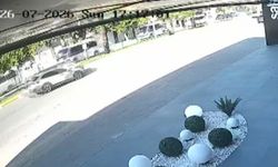 Antalya'da ani manevra kazayı beraberinde getirdi: 3 yaralı