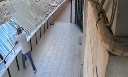 Avcılar'da bahçedeki tırabzanlarını söküp çalan hırsızlar kamerada