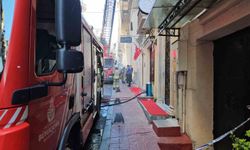 Beyoğlu İstiklal Caddesi'nde iş yerinde korkutan yangın
