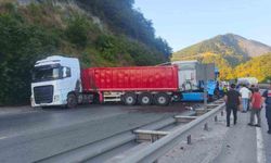 Bilecik'te aynı istikamette seyreden 2 tır çarpıştı, 1 kişi yaralandı