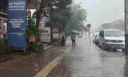 Bursa'da yollar göle döndü, vatandaşlar zor anlar yaşadı