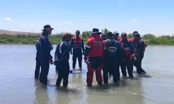 Çaya düşerek kaybolan küçük çocuğun cansız bedenine ulaşıldı