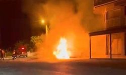 Dalaman'da park halindeki elektrikli araç alev alev yandı