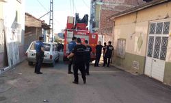 Depremde iki katlı müstakil evde kısmi göçük