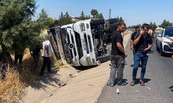 Diyarbakır'da tır devrildi: 1 yaralı