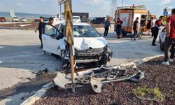 Domaniç'te otomobiller çarpıştı: 2 yaralı