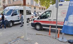 Edirne'de minibüsle çarpışan motosikletli yaralandı: Kaza anı kamerada