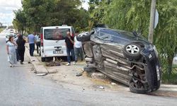 Eskişehir'de dolmuşun çarptığı otomobil yan yattı: 8 yaralı