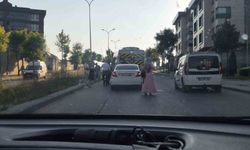 Eskişehir'de otomobilin servise çarptığı kazada maddi hasar oluştu