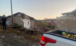 Yangından dönen itfaiye aracı eve çarptı: 3 yaralı