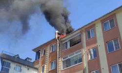 Eyüpsultan'da fırının havalandırma borusunda çıkan yangın çatıya sıçradı