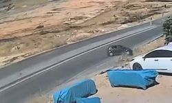 Gaziantep'te kontrolden çıkan araç menfezde ters döndü: Kaza kamerada