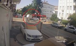 Kamyonet ile otomobil kavşakta çarpıştı, vatandaşlar 'sürekli kaza oluyor' diyerek önlem alınmasını istedi