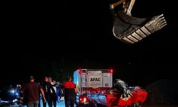 Kezer Çayı'nda mahsur kalan genç, kepçeyle kurtarıldı